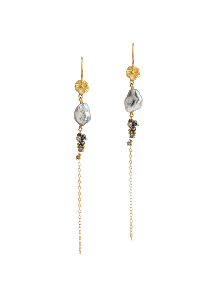 Savannah earrings with grey diamonds