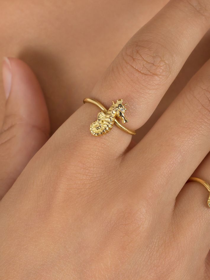 Seahorse wave ring