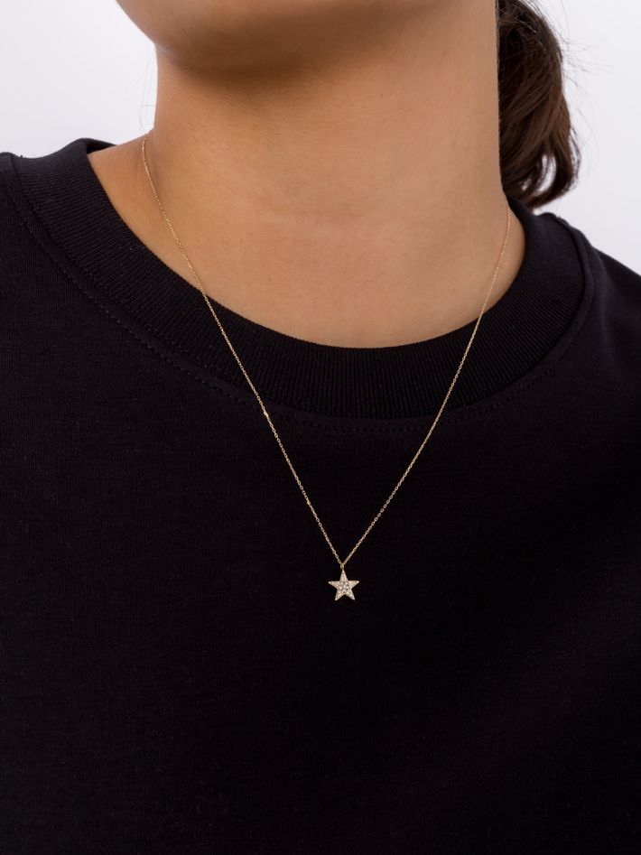 Point star pendant necklace