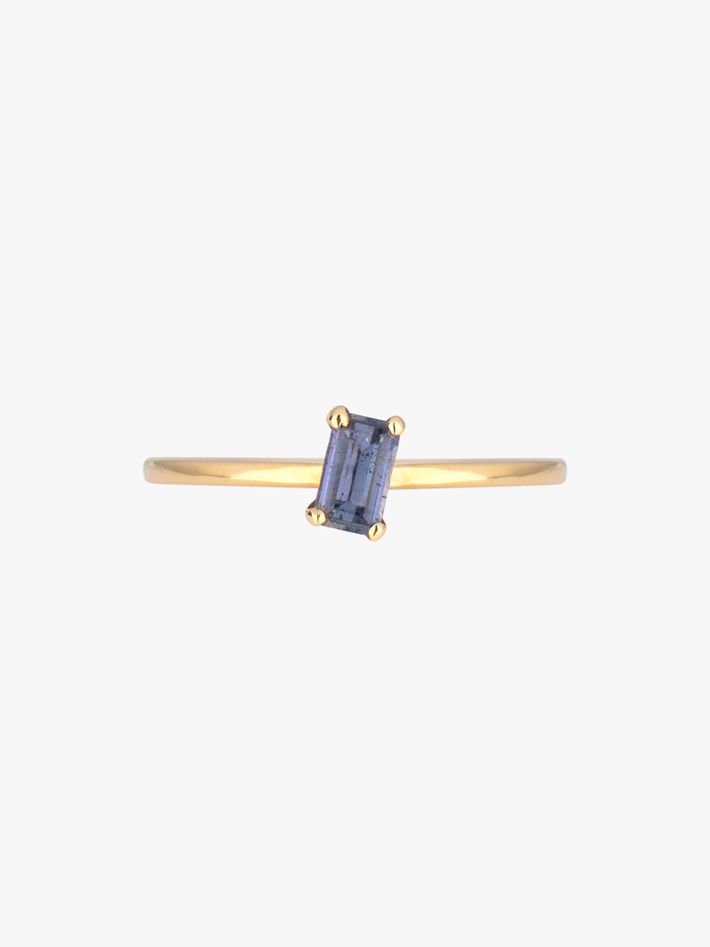 Ewandé baguette iolite ring