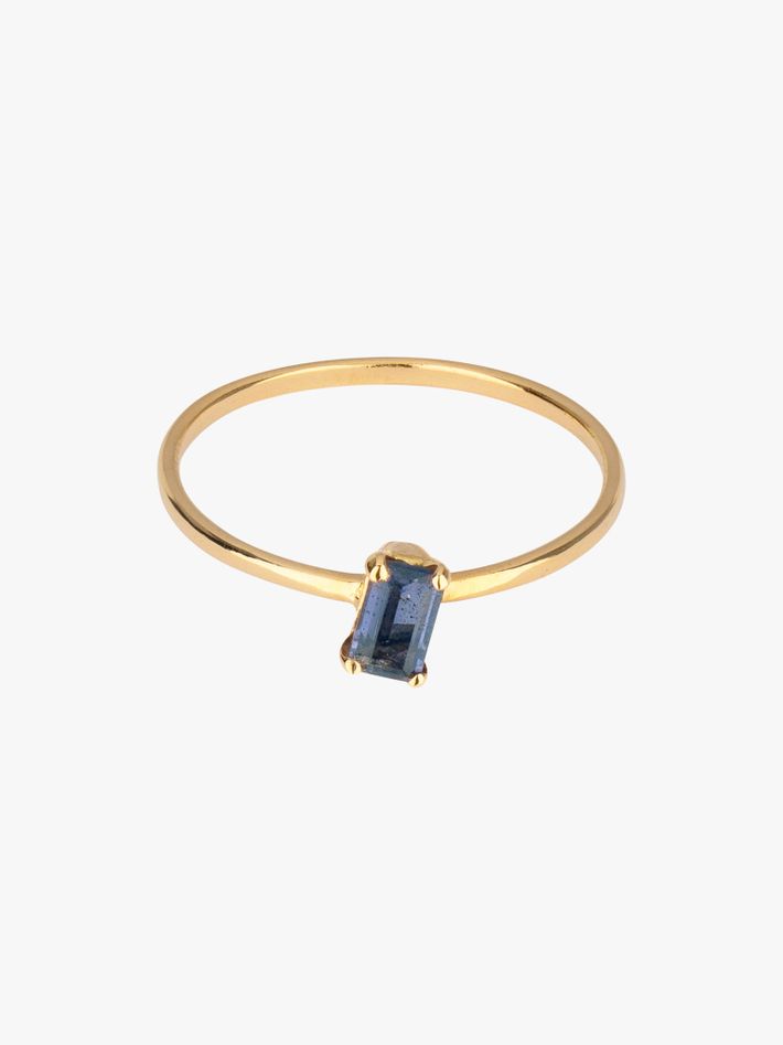 Ewandé baguette iolite ring