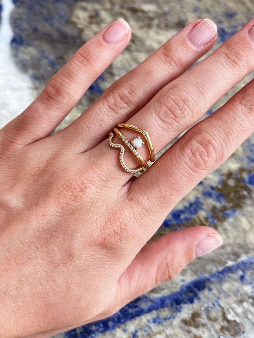 Single white diamond peak band photo