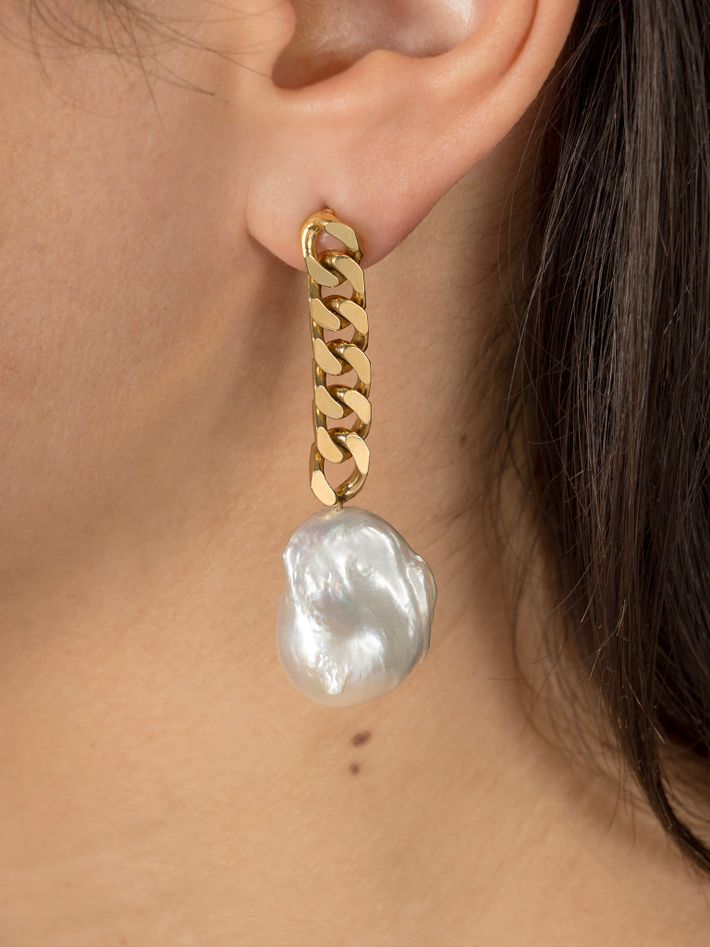 The biwa gold earrings 