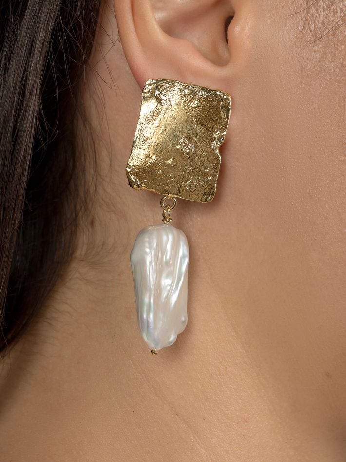 The aakaar earrings 