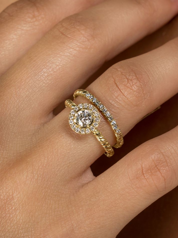 Brilliant cut round diamond halo ring 