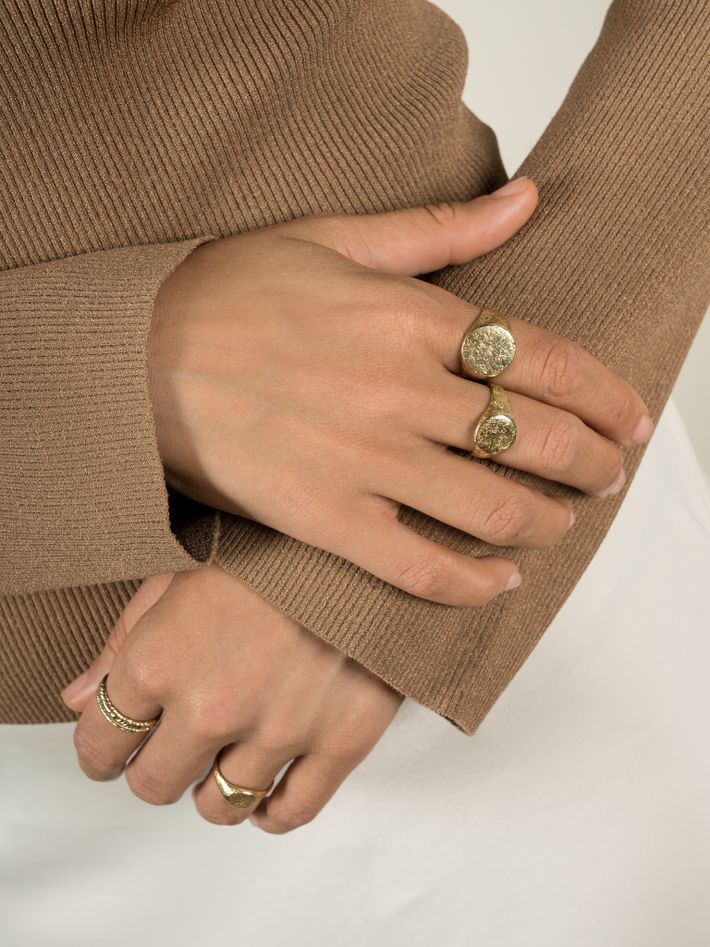 Medium organic signet ring