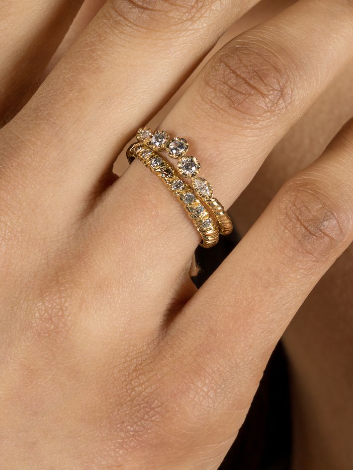 Diamond flower set curved ring