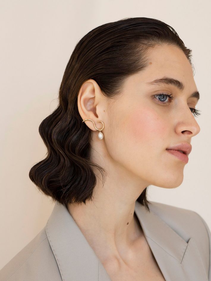 Signature curve pearl earring
