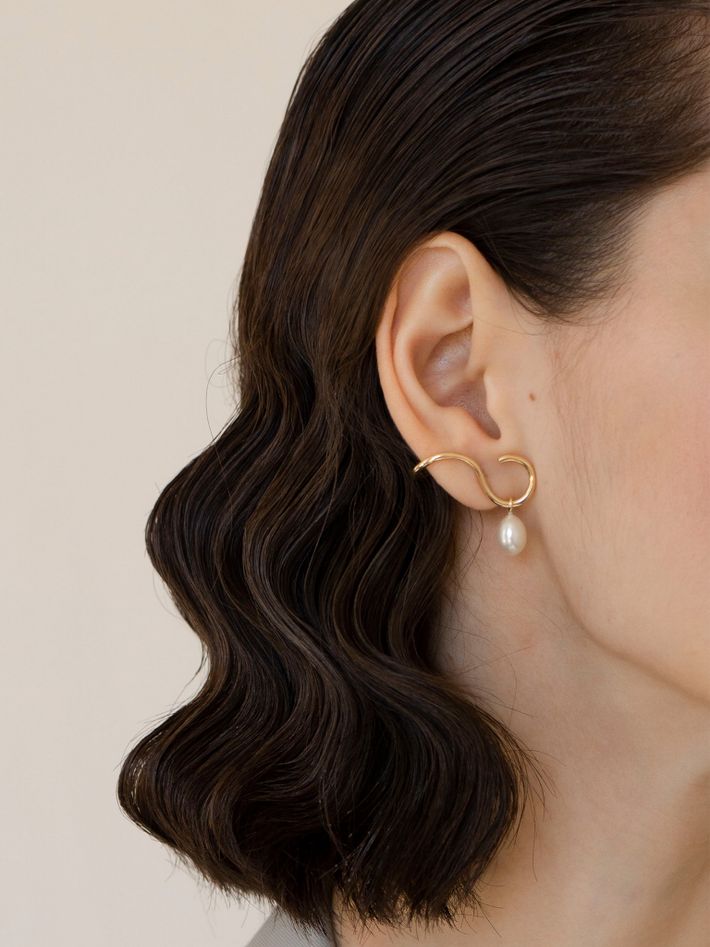 Signature curve pearl earring