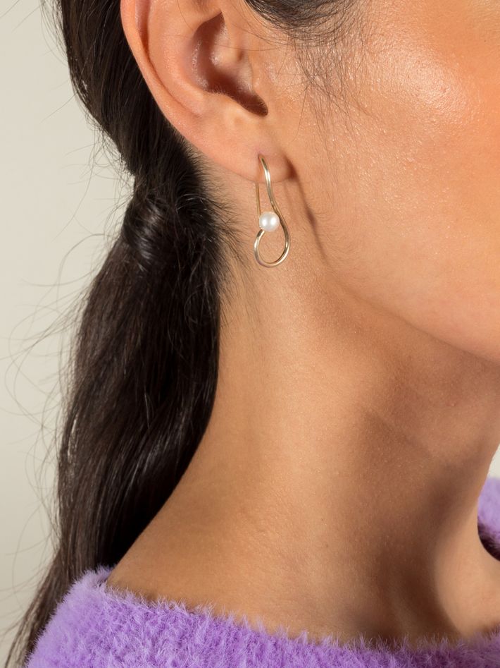 Signature infinity pearl earrings