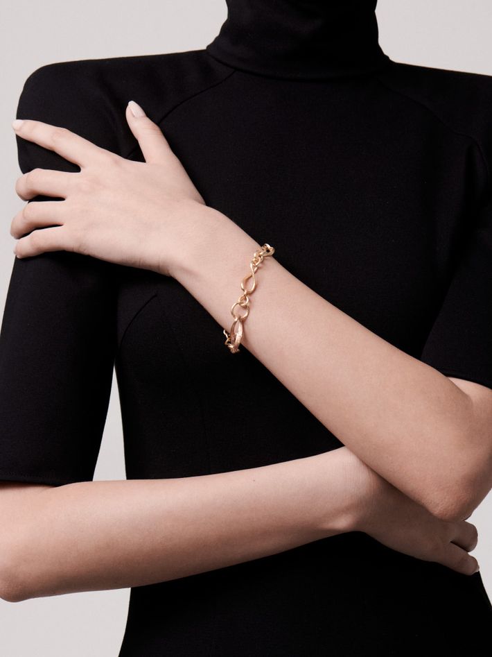 Thin love chain bracelet by OLE LYNGGAARD COPENHAGEN Finematter