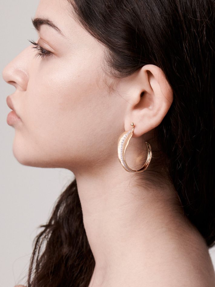 Leaves earrings with pavé diamonds