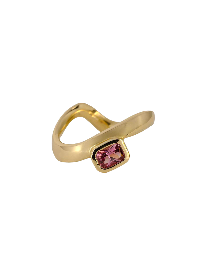 Curvy band with pink sapphire