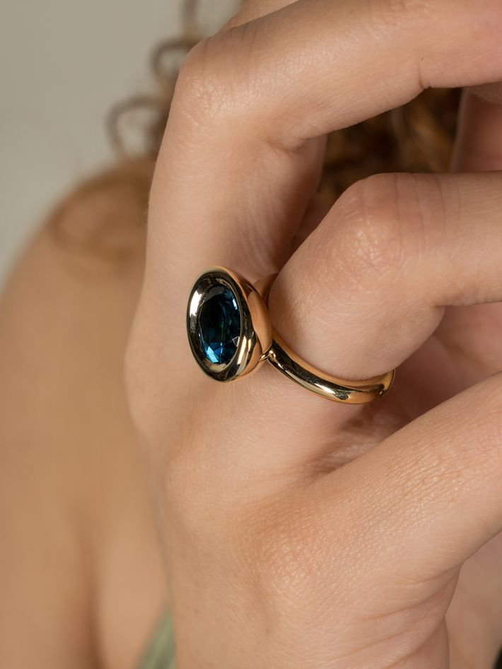 Blue topaz solo oval ring