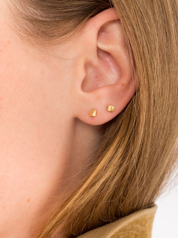 Gold nugget stud earring