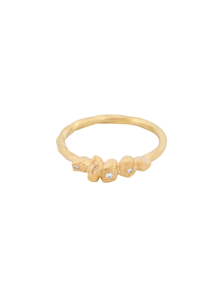 Delicate gold nugget diamond ring by Pernille Holm Finematter