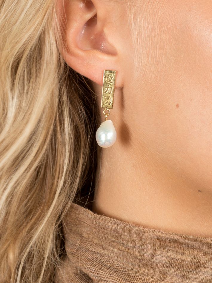 Kanji pearl earrings 