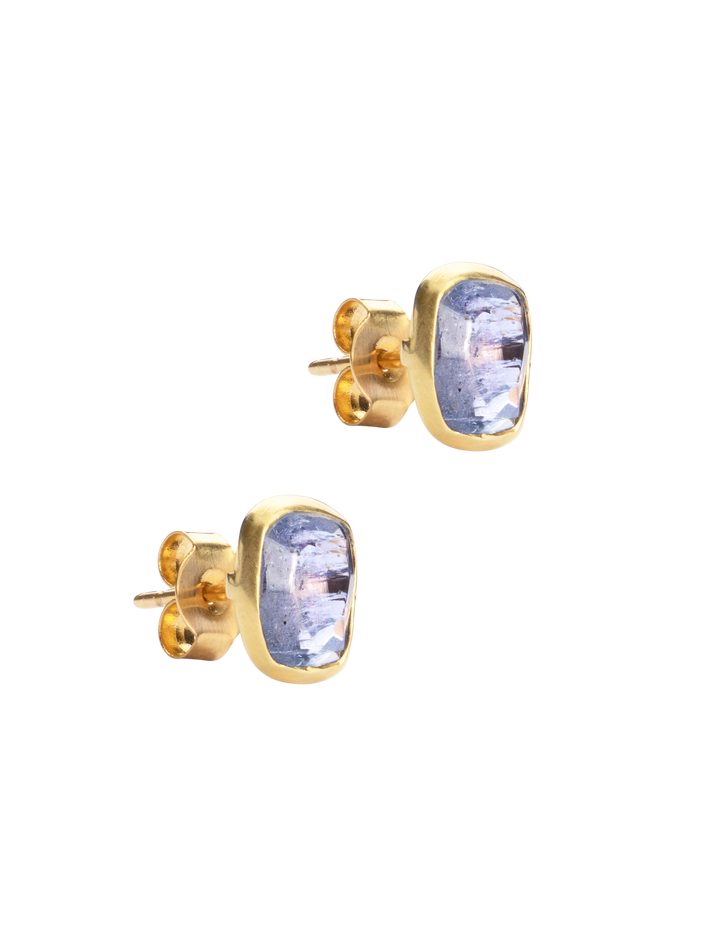 Light and space meditteranean studs
