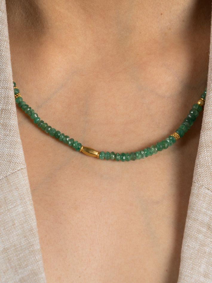 Emerald & fine gold bead necklace
