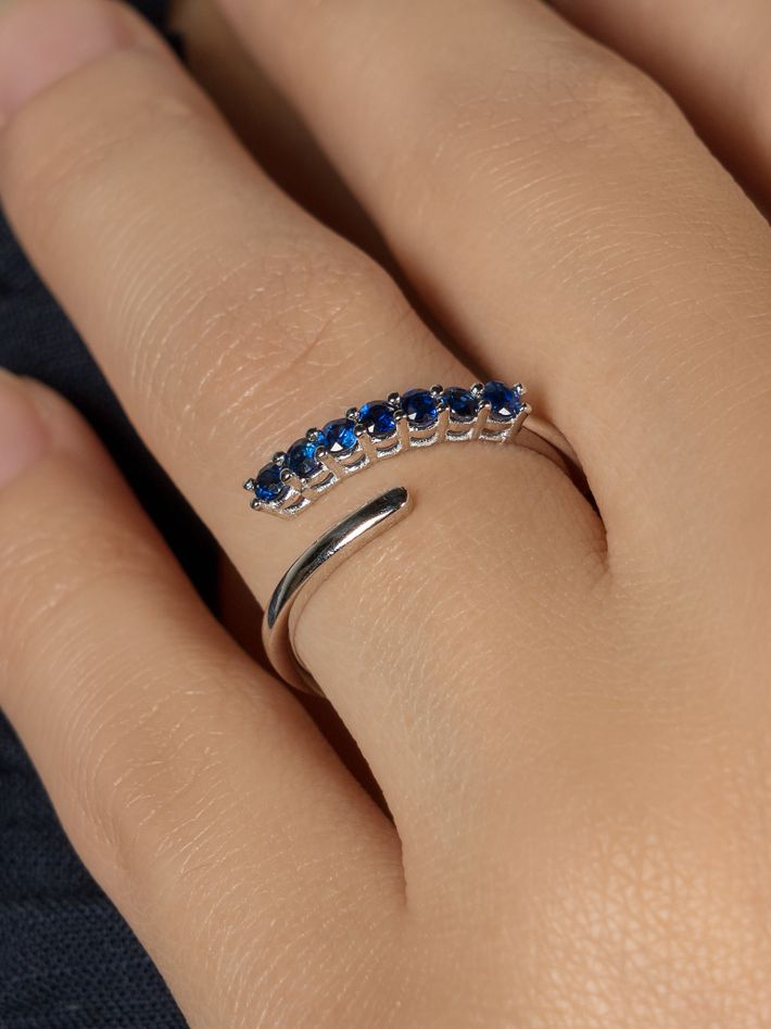 Sapphire and diamonds twist ring