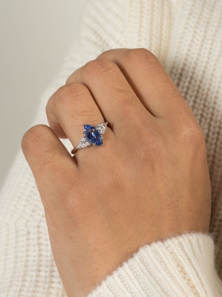 Lois sapphire ring