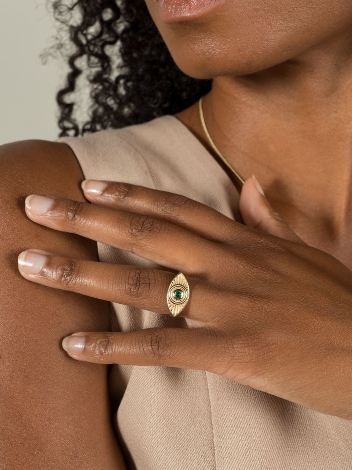 Rays of light emerald ring