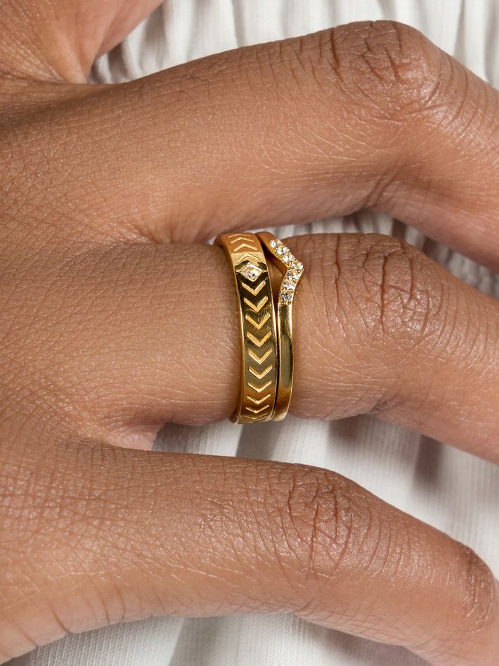 Union ring in solid gold