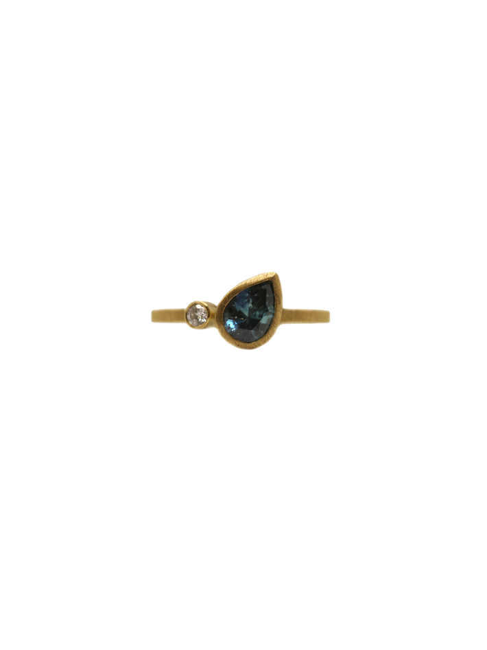 Pear misfit sapphire & diamond ring