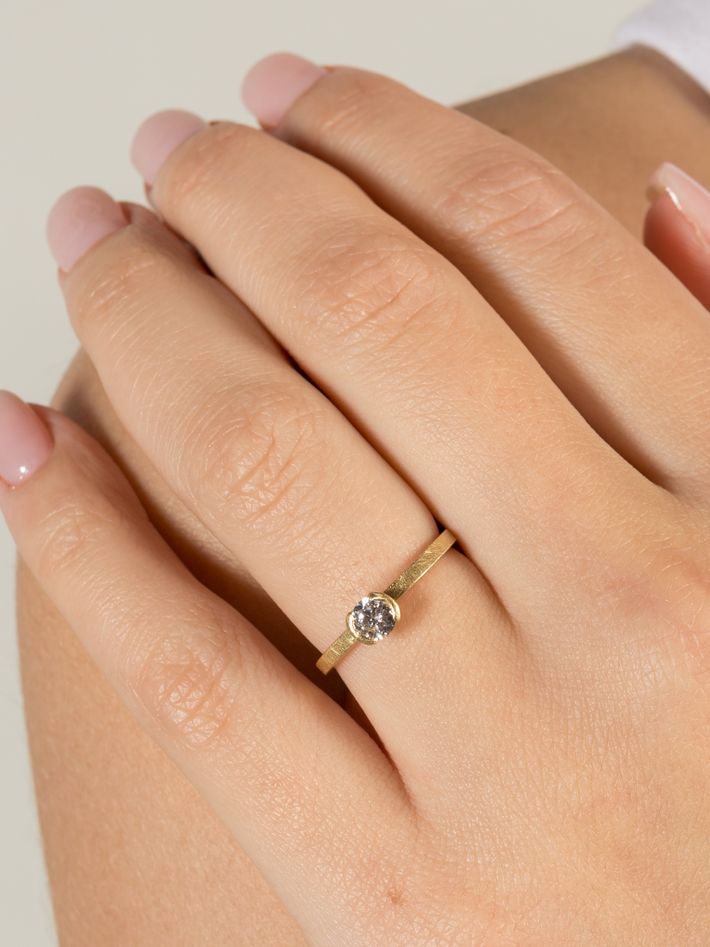 Diamond minimal ring