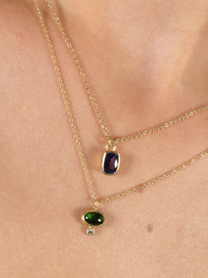 Purple-blue sapphire & gold necklace