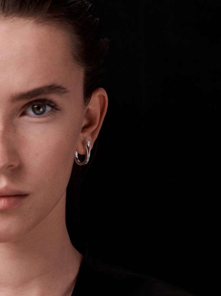 Serti inversé diamond earring