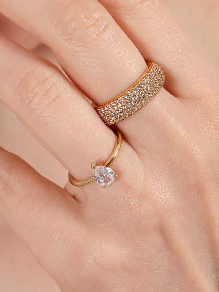 Grand pave ring