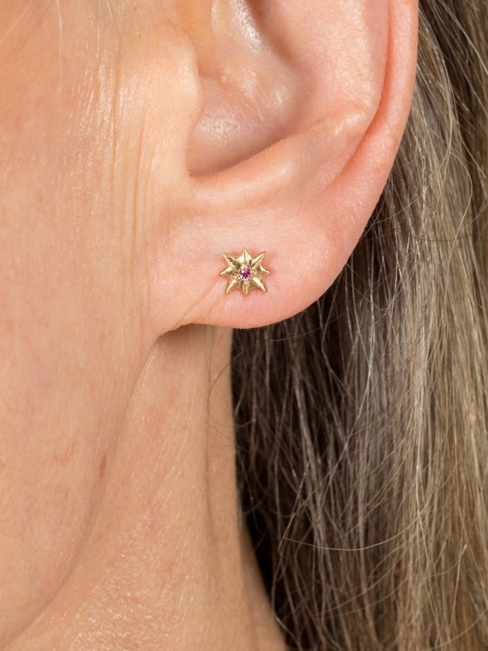 Pink sapphire star studs