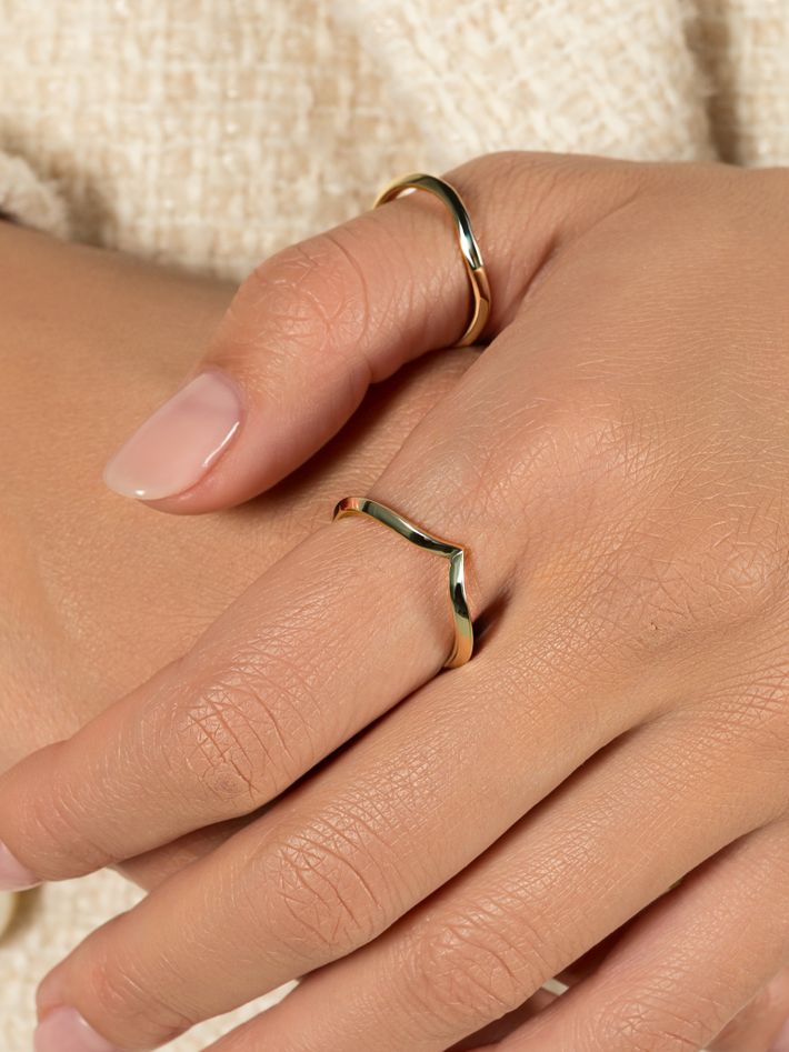 Edge wishbone ring 