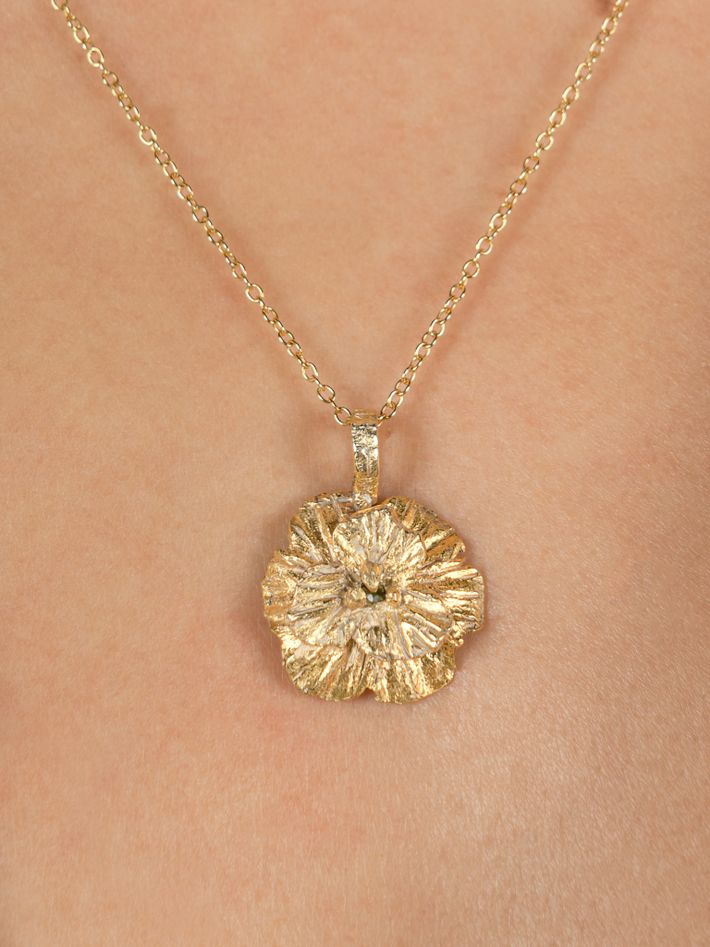 The clematis necklace