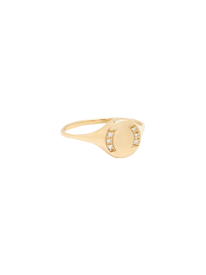 Round signet ring with diamonds