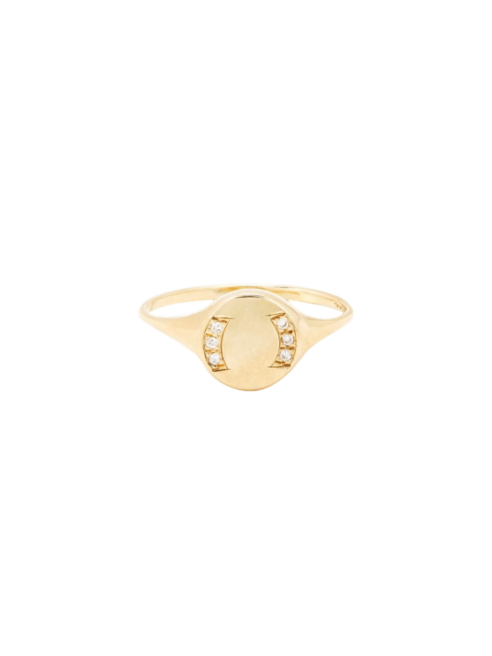 Round signet ring with diamonds