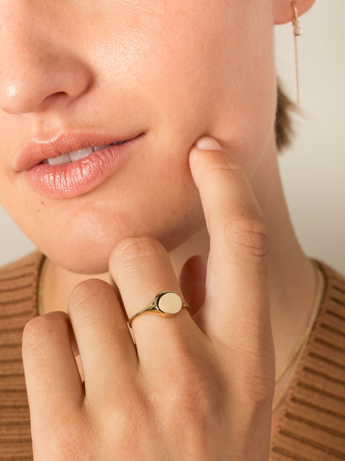 Round signet ring