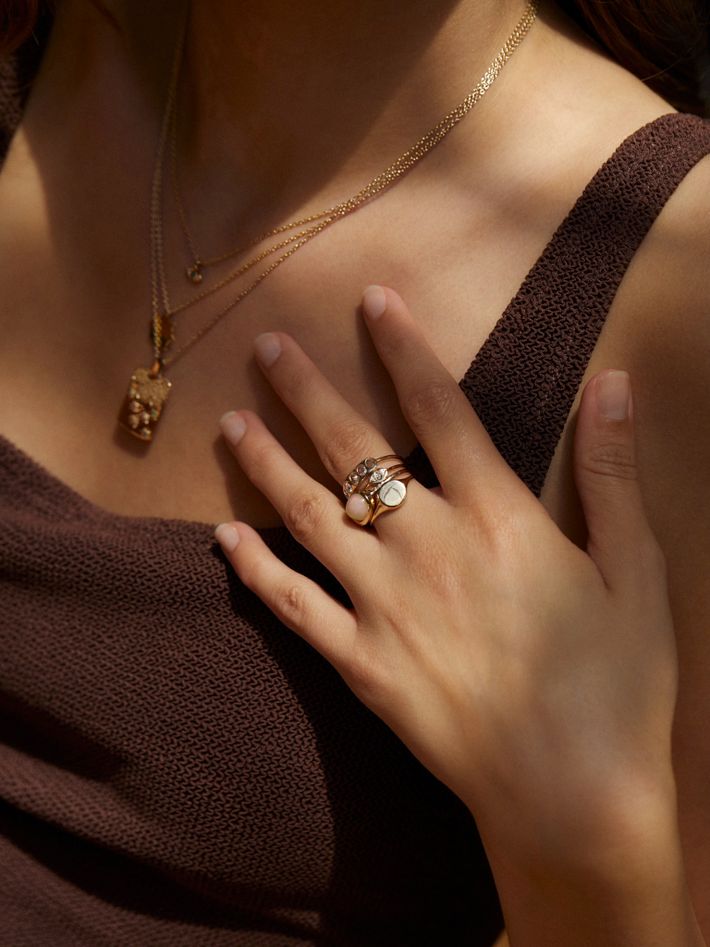 Round signet ring