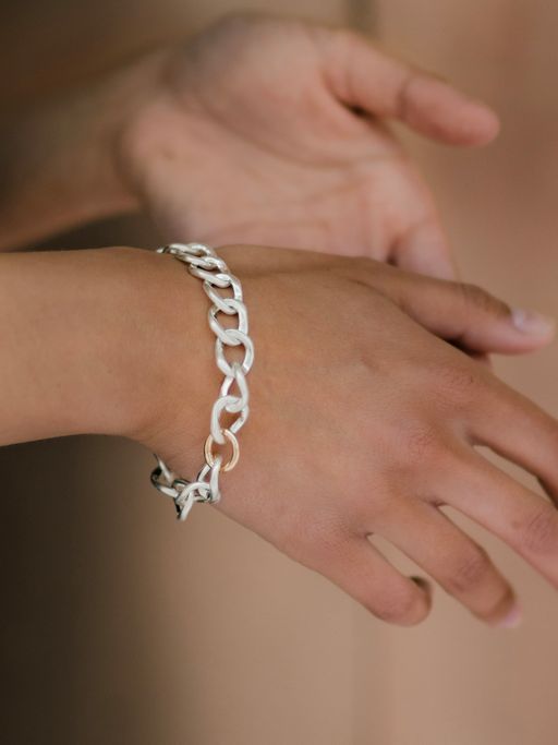 Fine stirrup chain bracelet with tusk clasp by Gabriela