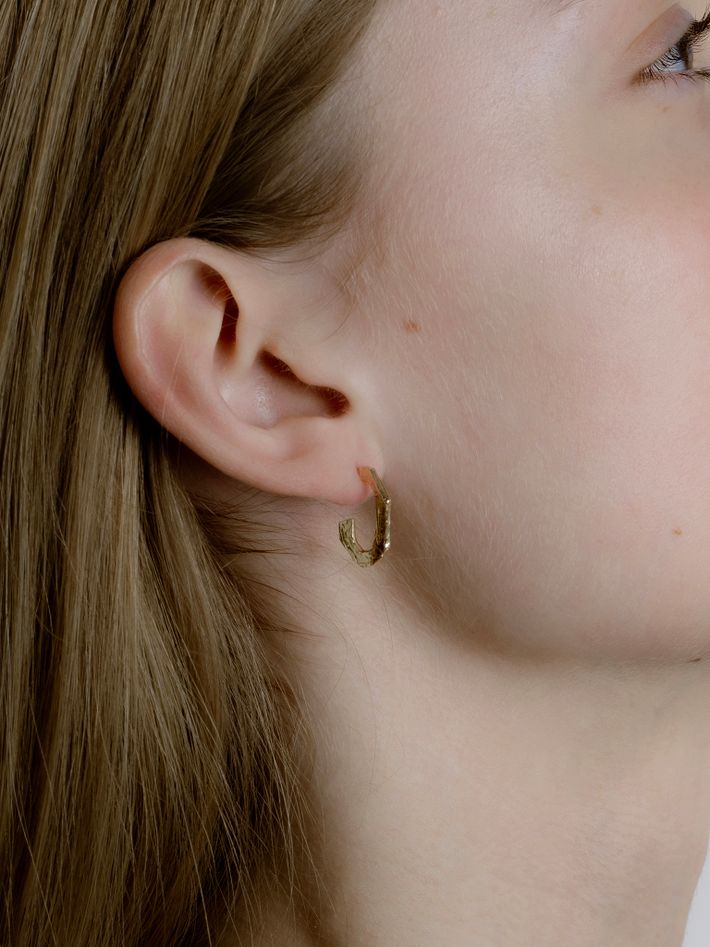 Grim creol earrings in 18k yellow gold