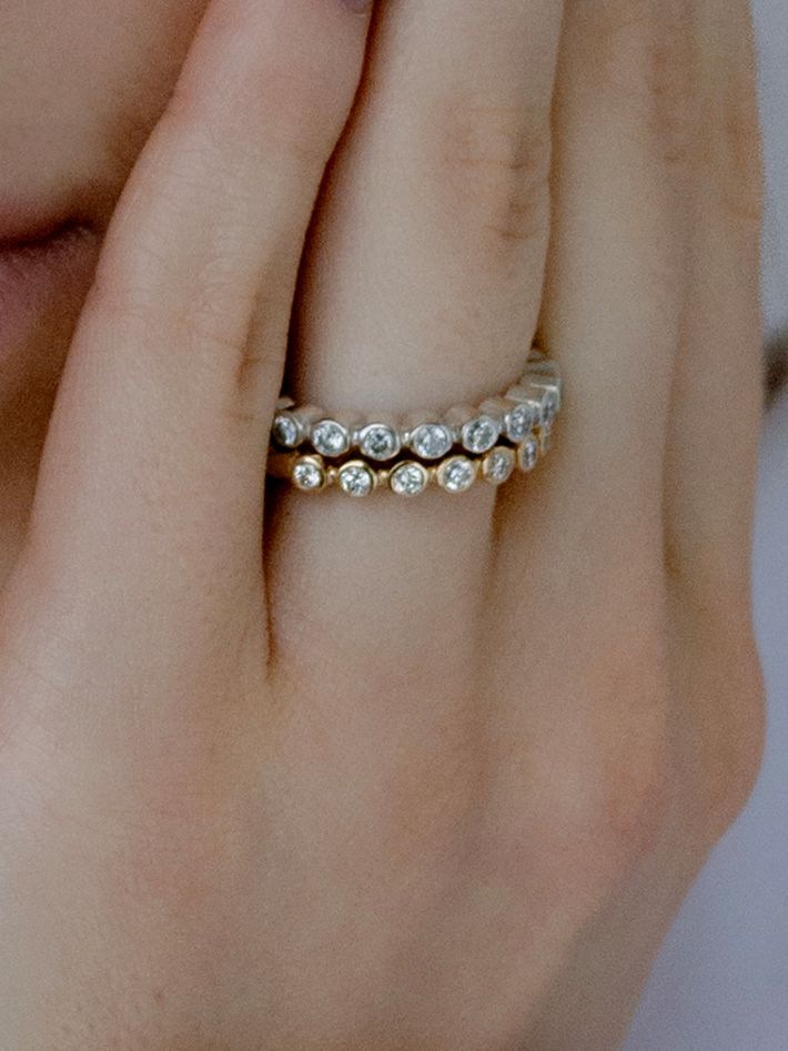 Ringo half eternity ring in 18k yellow gold with 0,12ct diamond