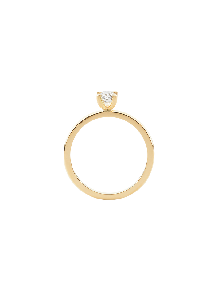 Soft solitaire ring in 18k yellow gold with oval 0,50ct diamond