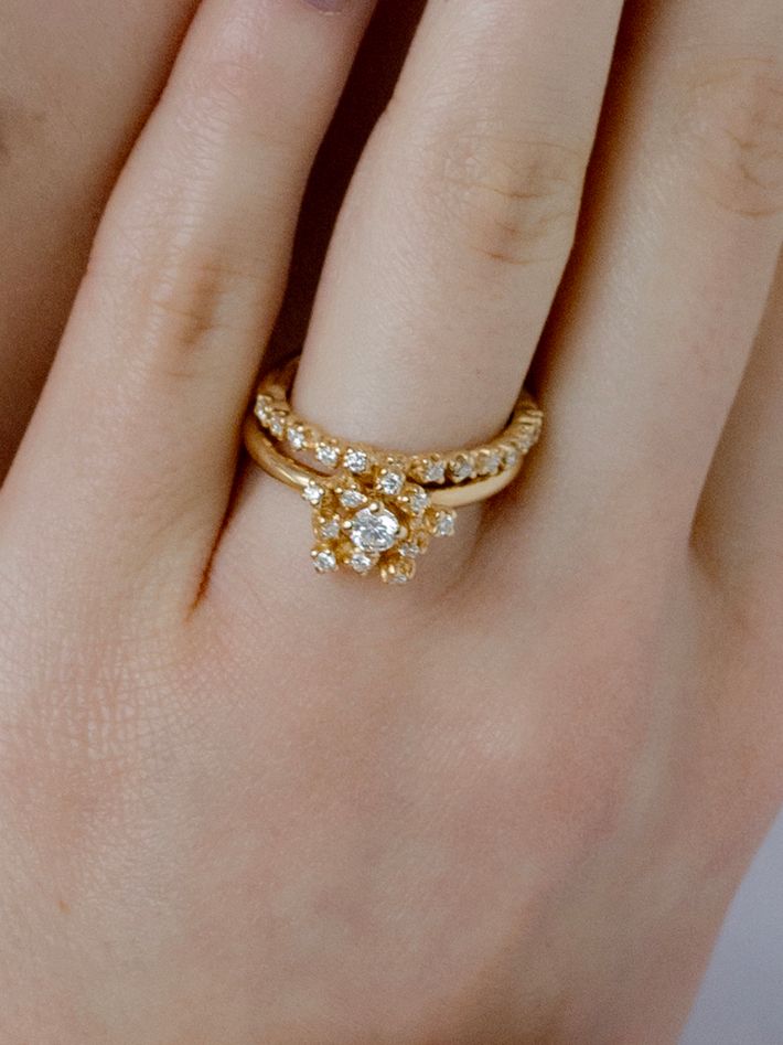 Frosty halo ring ring in 18k yellow gold with 0,36ct diamond