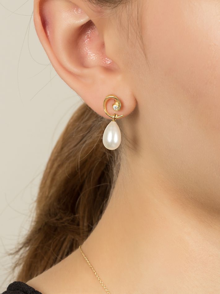 Pure pearl earring 