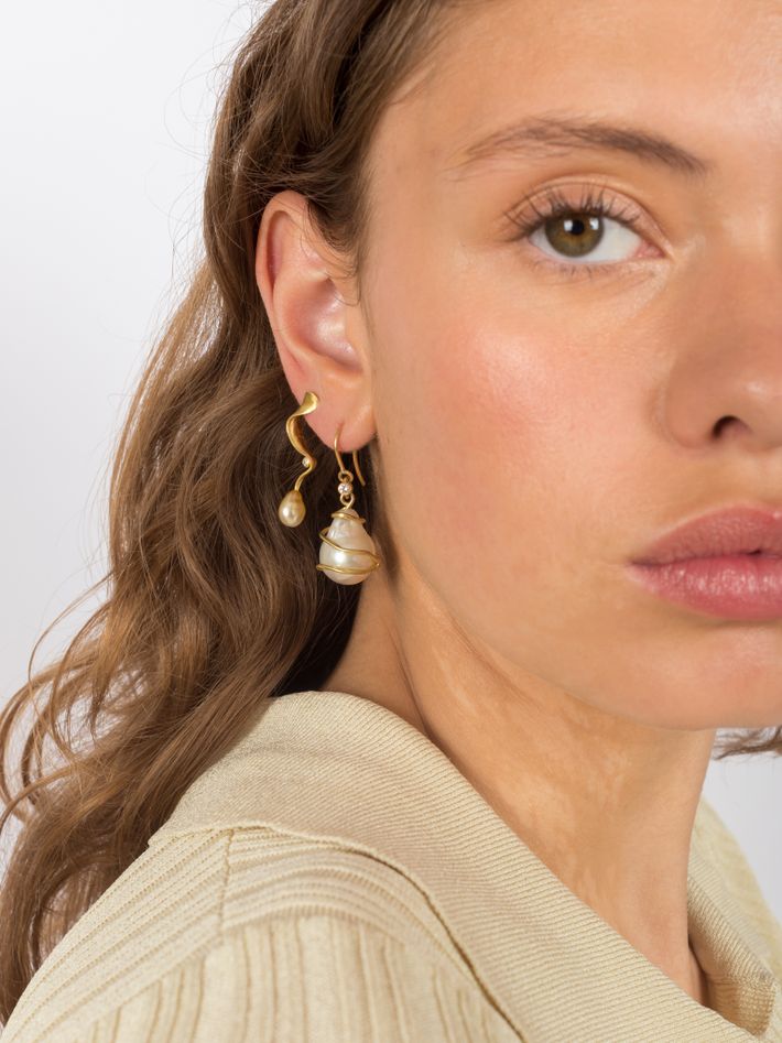 Pure keshi pearl earring