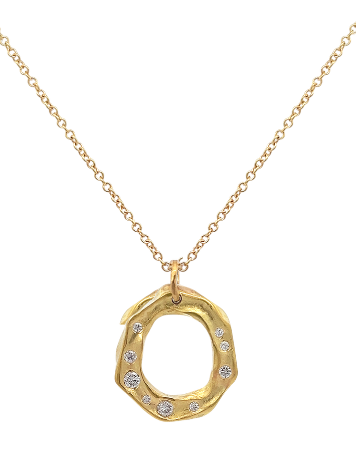 Oval necklace w. diamonds