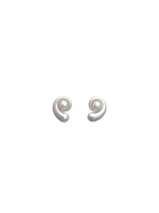Nautilus pearl earrings in silver photo
