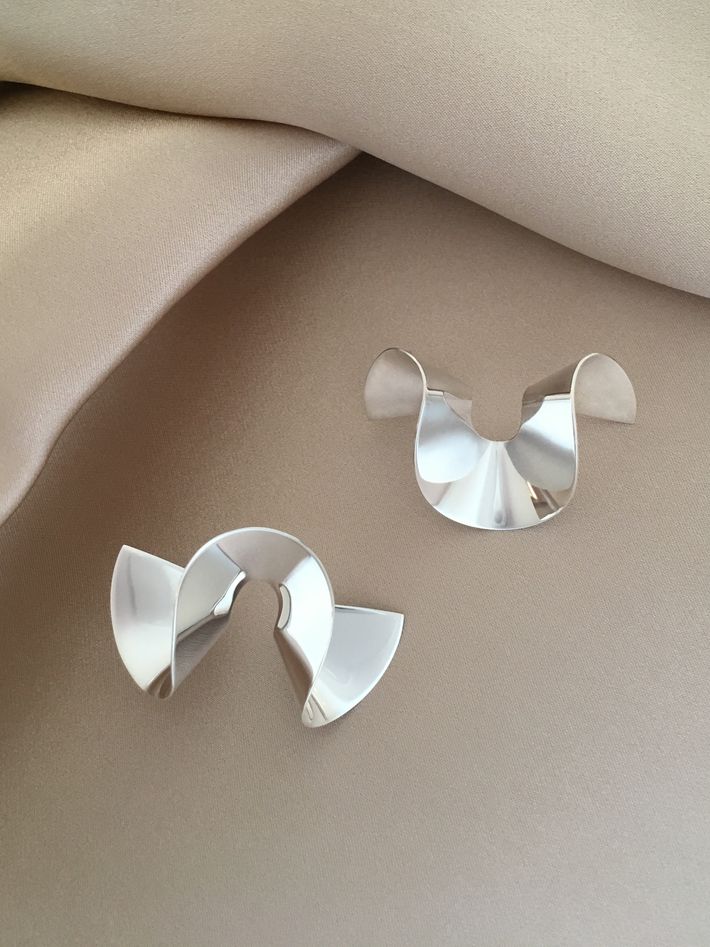 Flounce ii earrings in silver