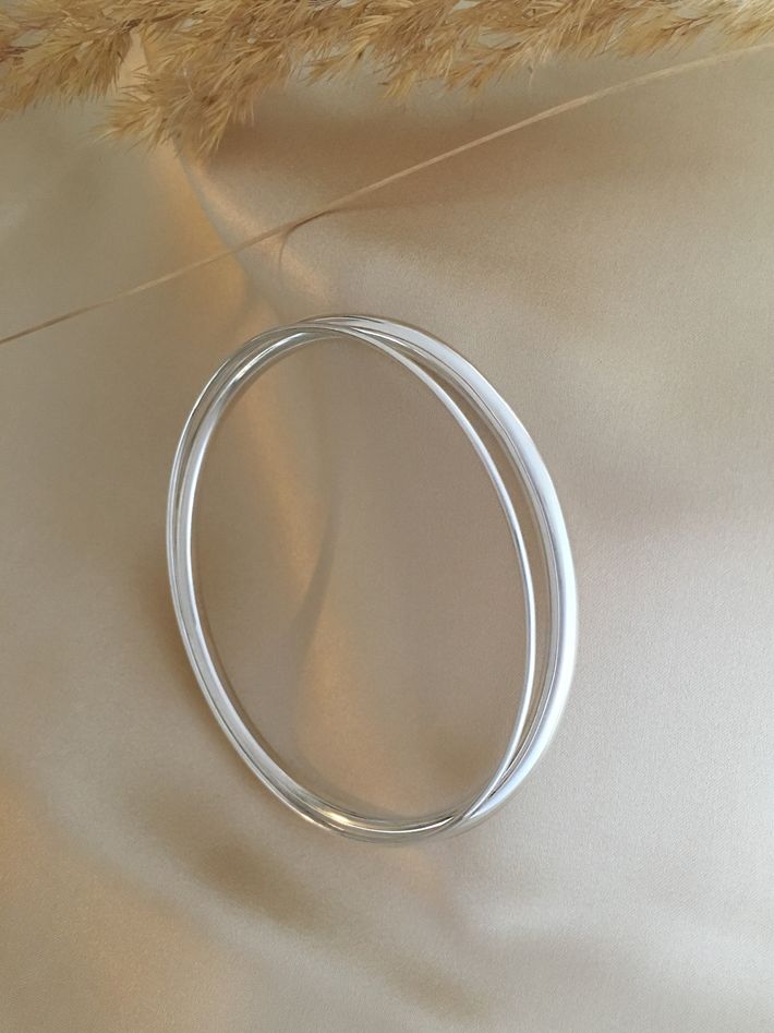 Shadow bangle in silver